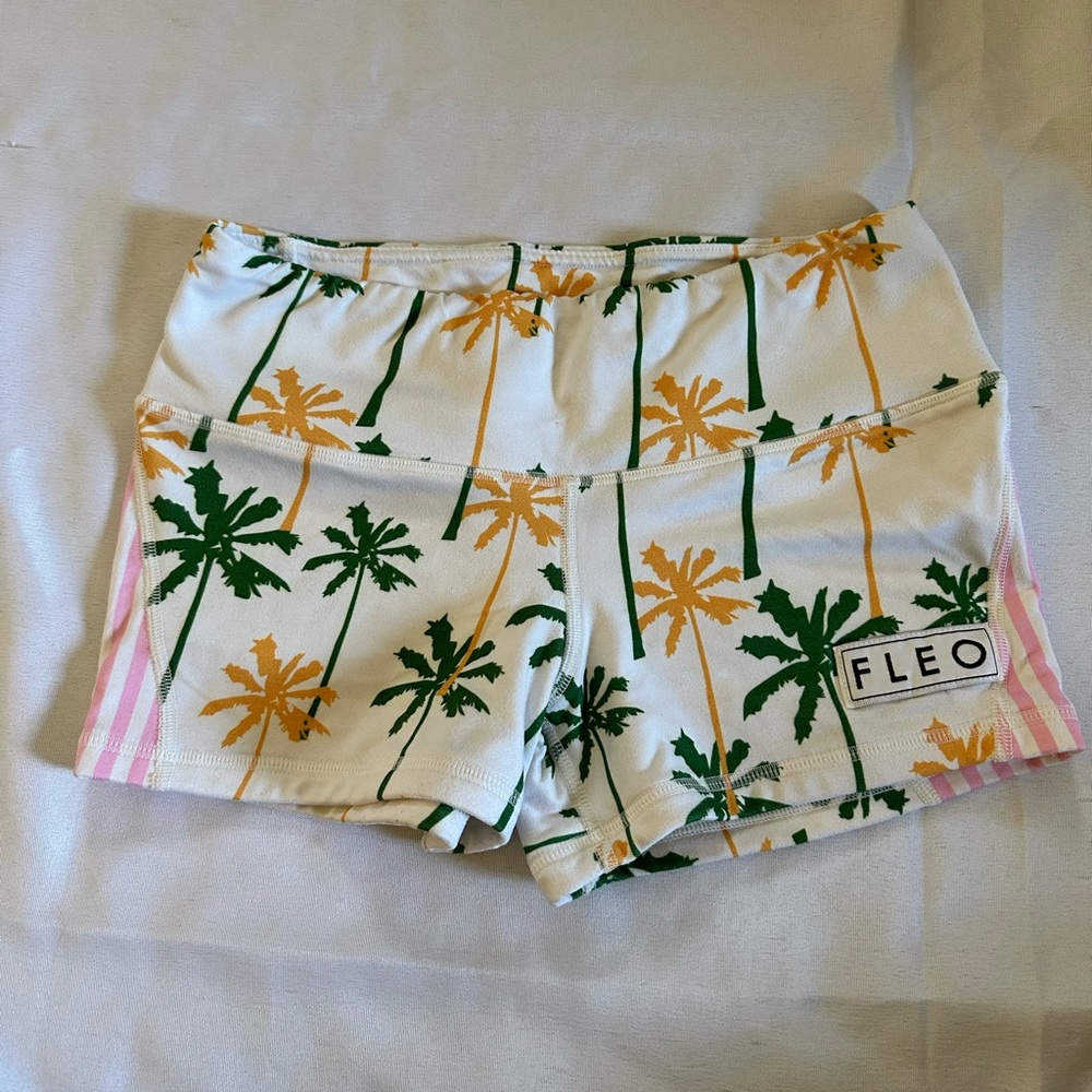 Fleo Palm Tree Contour 3.25” Shorts Size S